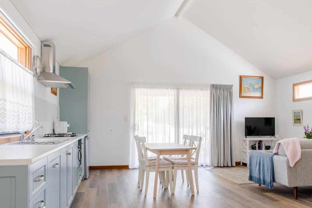 Bird In Hand Cottage, Port Noarlunga エクステリア 写真